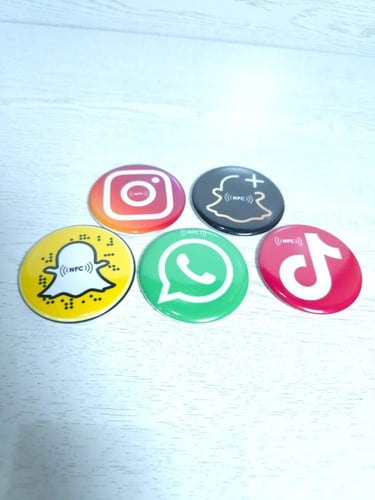 بروشات دائرية تخرج