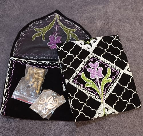 برسيس خامة مخمل ممتازة مبطنة مع حقيبة مطرزة