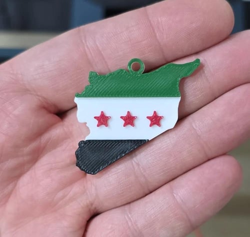 ميدالية مفاتيح خريطة وعلم سوريا