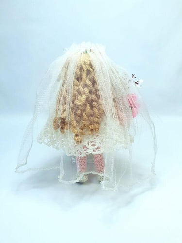 دمية عروسه كروشيه يدوية مصنوعة بحب وإتقان