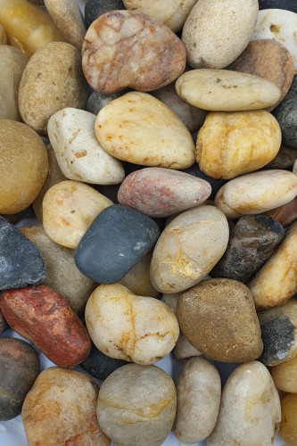 كيلو حصى طبيعي ملون مقاس 8-13 مل