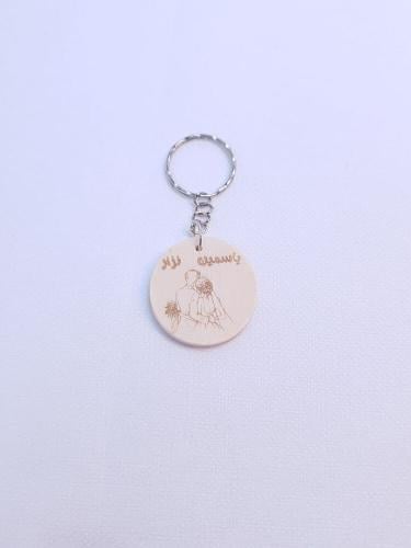 ميدالية مفاتيح خشبية مخصصة باسم العروسان طباعة عال...