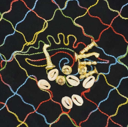 برسيس خامة مخمل مع الاحجار والصدف