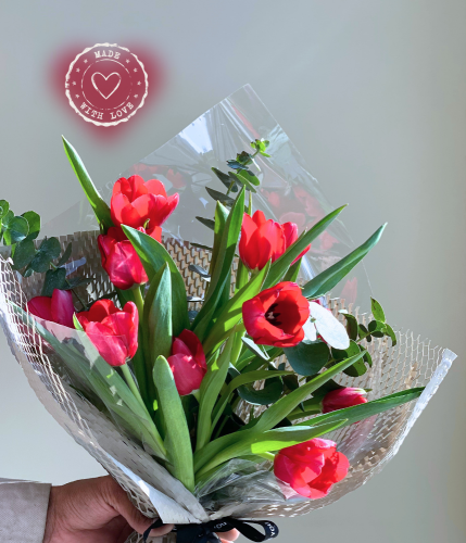 باقة توليب أحمر