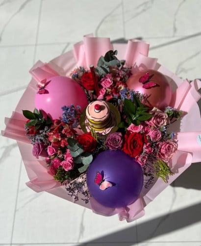 باقه ورد منوعة مع كيكة منش