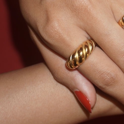 Big swirl ring