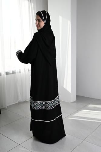 عباية كريب بتطريز راقي N237