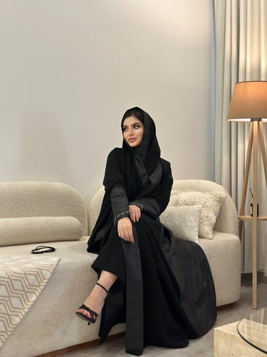 عباية كريستال لون اسود قماش تفتة وكتان