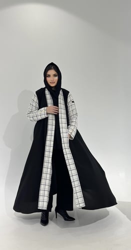 عباية كتان طرف شانيل