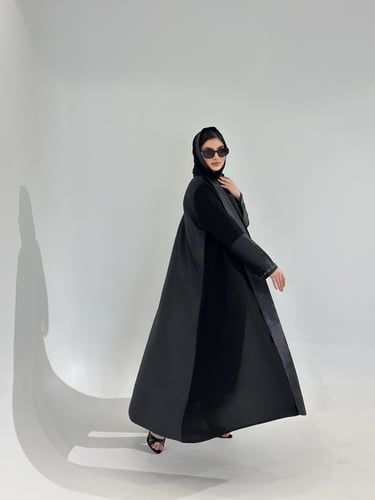 عباية كريستال لون اسود قماش تفتة وكتان