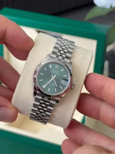 ساعة رولكس مينا اخضر