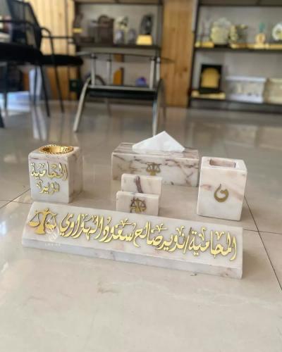 طقم مكتبي رخام بالاسم