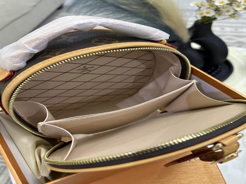 شنطة لويس فيتون _ بني