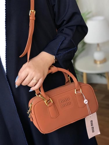 شنطة ميو ميو _ بني مخمل