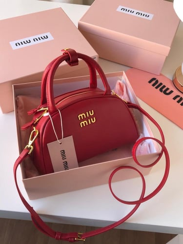 شنطة ميو ميو _ أحمر لمعه