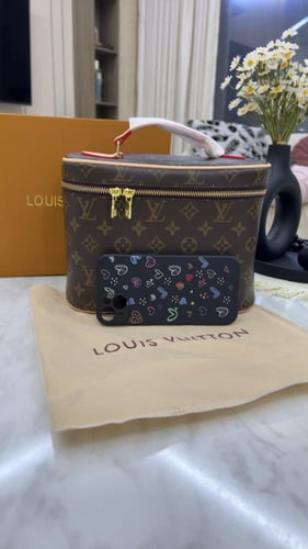 شنطة لويس فيتون _ بني ( حجم كبير )