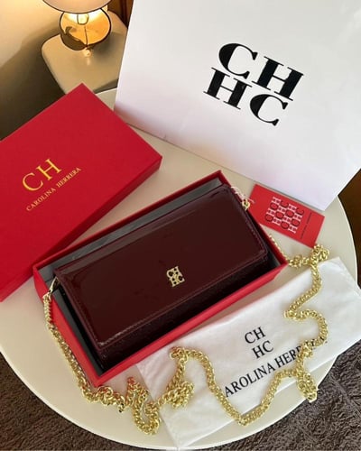 شنطة سي اتش _ عنابي لمعه ( حجم صغير)