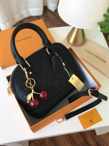 شنطة لويس فيتون _ أسود مطفي ( حجم وسط)