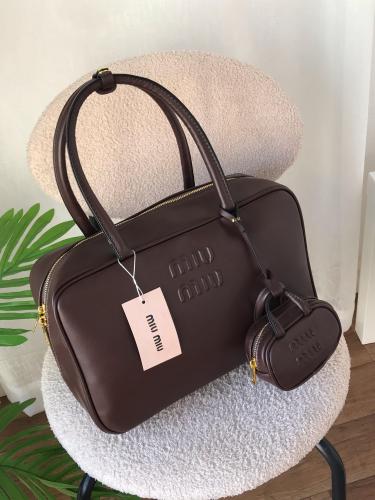 شنطة ميو ميو _ بني محروق (حجم كبير)