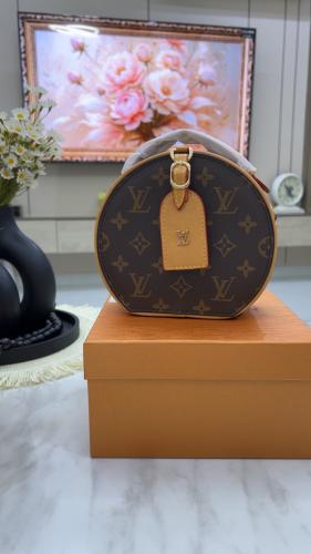 شنطة لويس فيتون _ بني