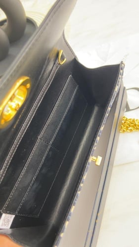 شنطة ديور _ جملي مطفي