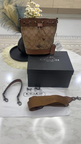 شنطة كوتش _ بني