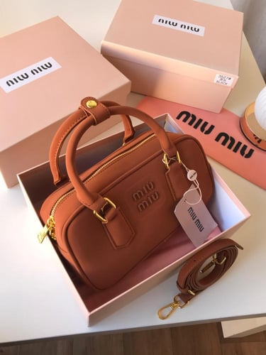 شنطة ميو ميو _ بني مخمل