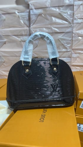 شنطة لويس فيتون _ أسود ( حجم صغير)