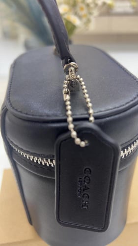 شنطة كوتش _ أسود جلد فضي