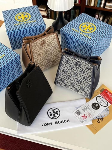 شنطة توري بورش _ كحلي قماش