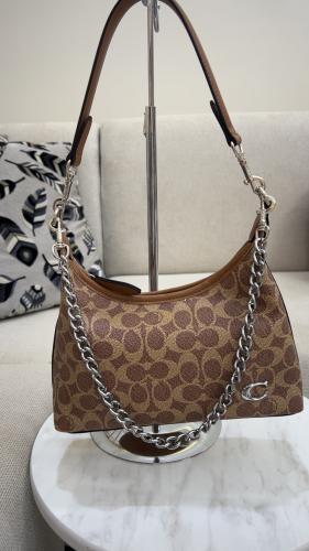 شنطة كوتش _ بيج فاتح فضي