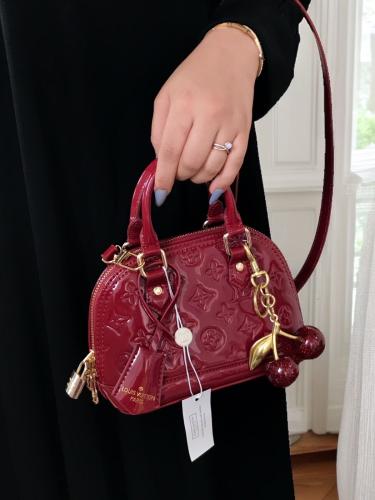 لويس فيتون _ عنابي ( حجم صغير)