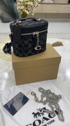 شنطة كوتش _ أسود قماش فضي