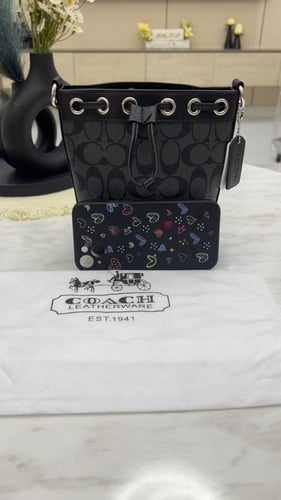 شنطة كوتش _ أسود