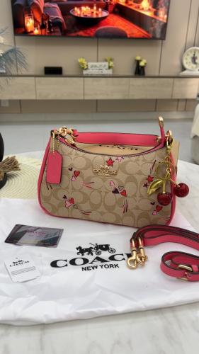 شنطة كوتش _ وردي