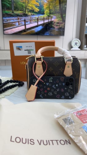 شنطة لويس فيتون _ بني مربعات