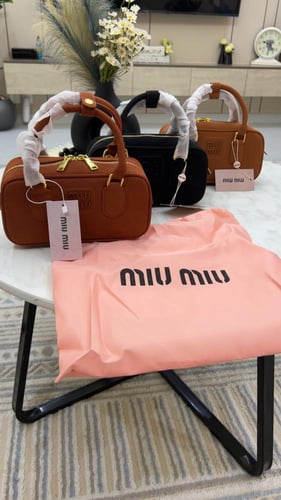 شنطة ميو ميو _ أسود مخمل