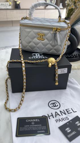 شنطة شانيل _ فضي