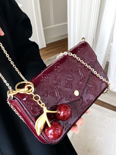 شنطة لويس فيتون _ عنابي لمعه( حجم صغير)