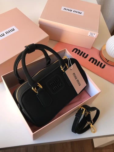 شنطة ميو ميو _ أسود مخمل