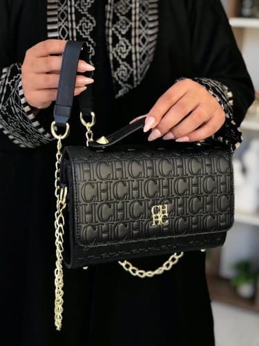 شنطة سي اتش _أسود كتابة وسط