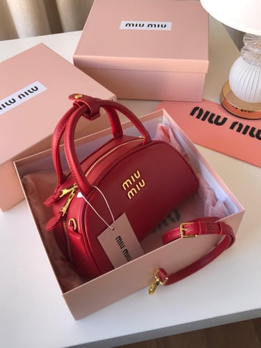 شنطة ميو ميو _ أحمر لمعه