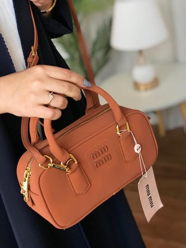 شنطة ميو ميو _ بني مخمل