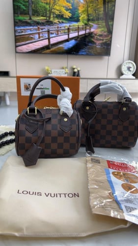 شنطة لويس فيتون _ بني مكعبات