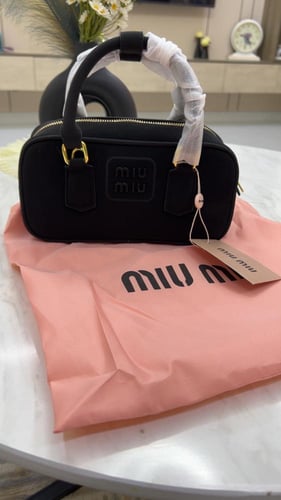 شنطة ميو ميو _ أسود مخمل