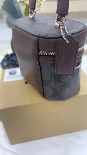 شنطة كوتش _ بني محروق فضي