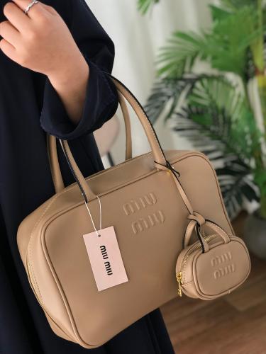 شنطة ميو ميو _ بيج ( حجم كبير)