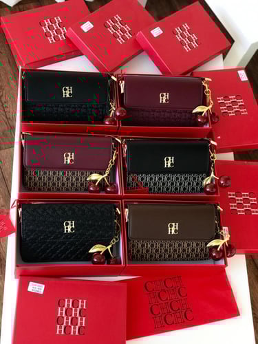 شنطة سي اتش _ أسود مع بيج ( حجم وسط)