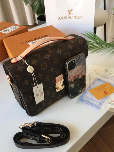 شنطة لويس فيتون _ بني