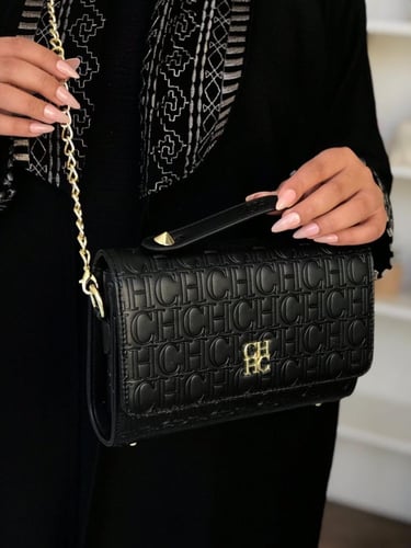 شنطة سي اتش _أسود كتابة وسط